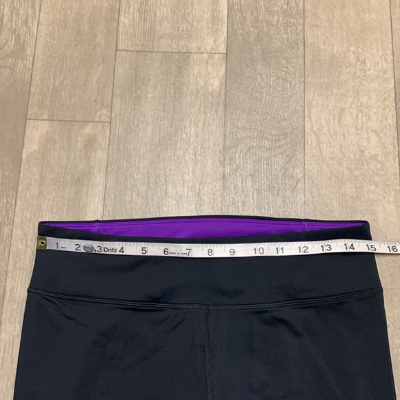 Womens Under Armour Ruched Yoga Compression Performance Capri Leggings - Picture 3 of 8